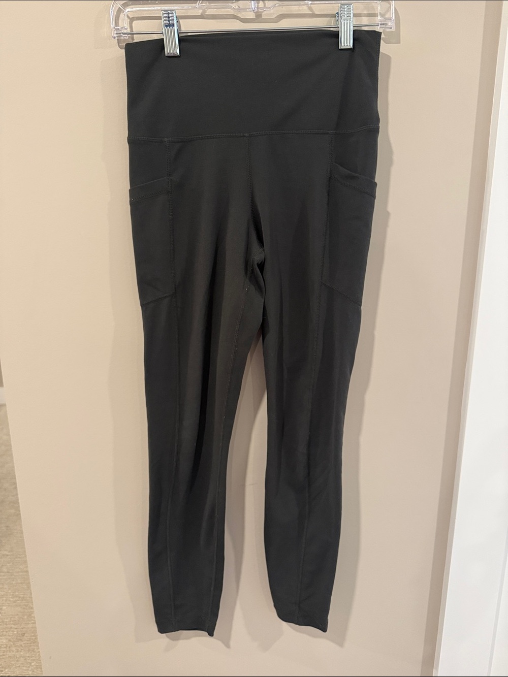 Yogalicious 7/8 length High-Waist Black Active Leggings with Side Pockets